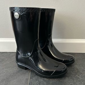 Ugg rain boots size 5